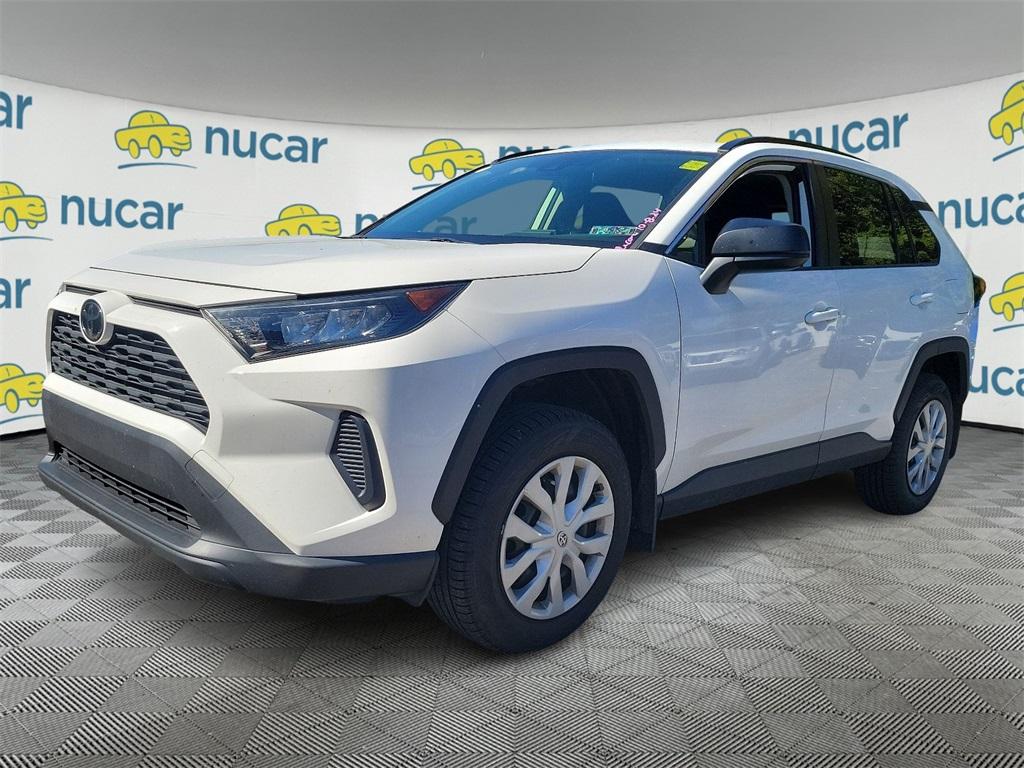 2019 Toyota RAV4 LE - Photo 3