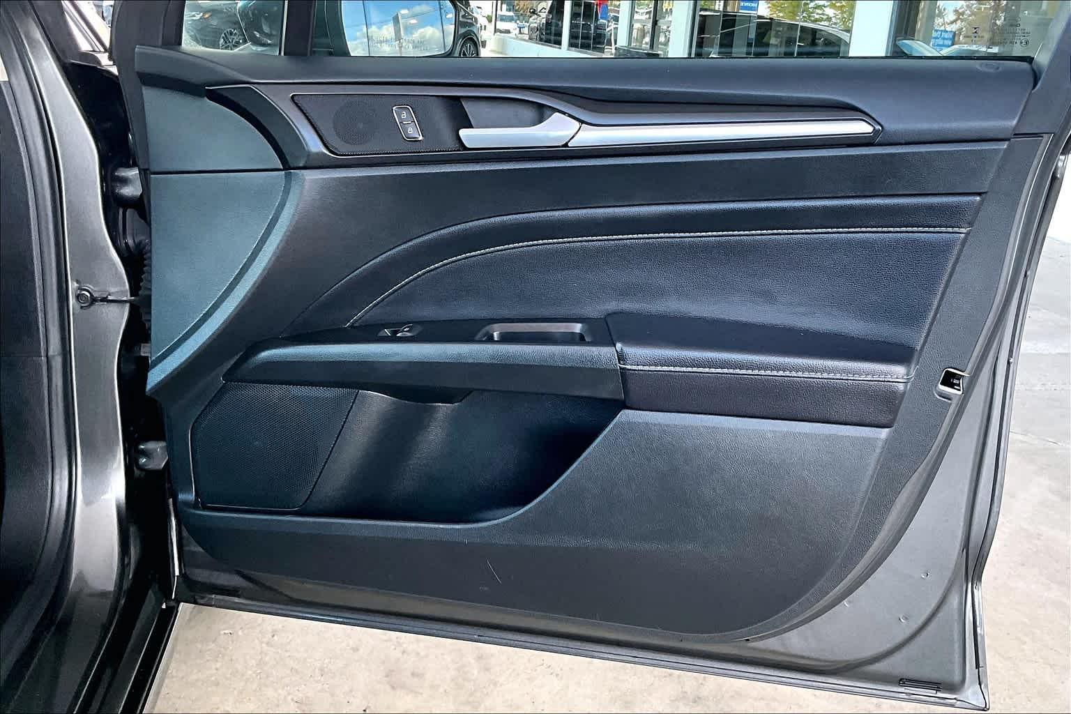 2019 Ford Fusion Hybrid Titanium - Photo 12