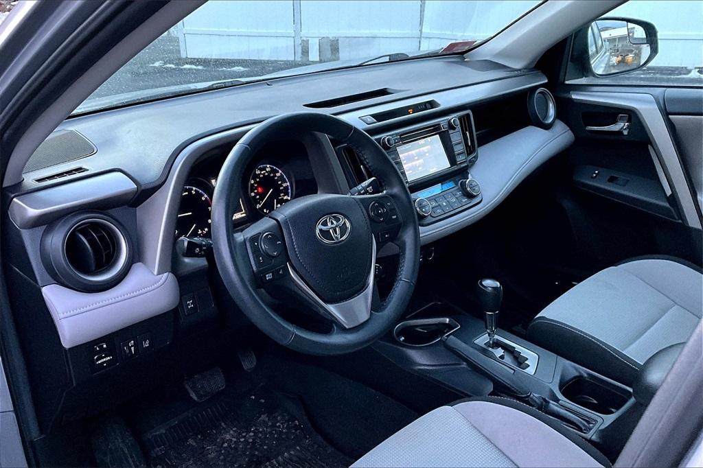 2017 Toyota RAV4 XLE - Photo 8