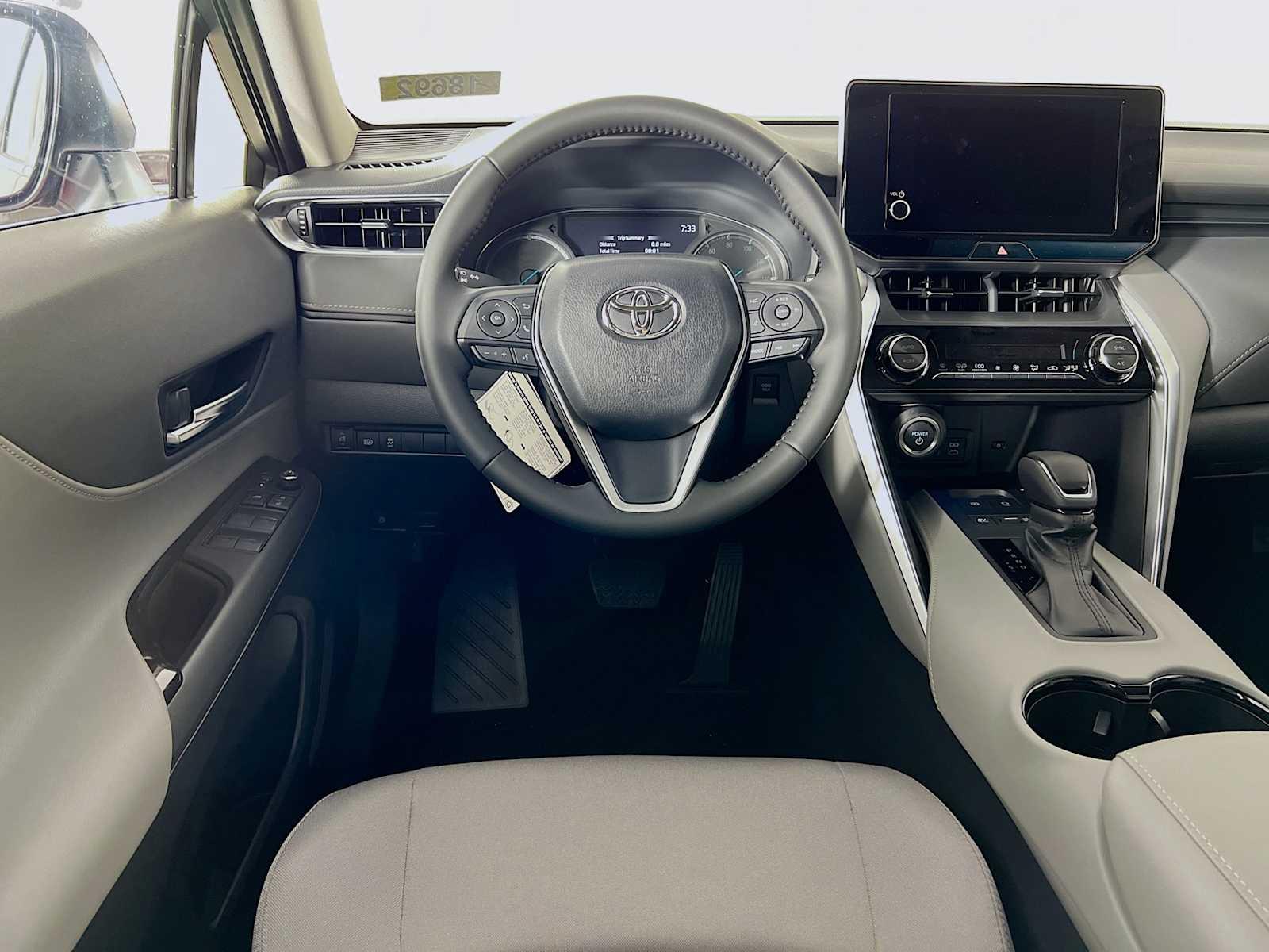 2024 Toyota Venza LE - Photo 15