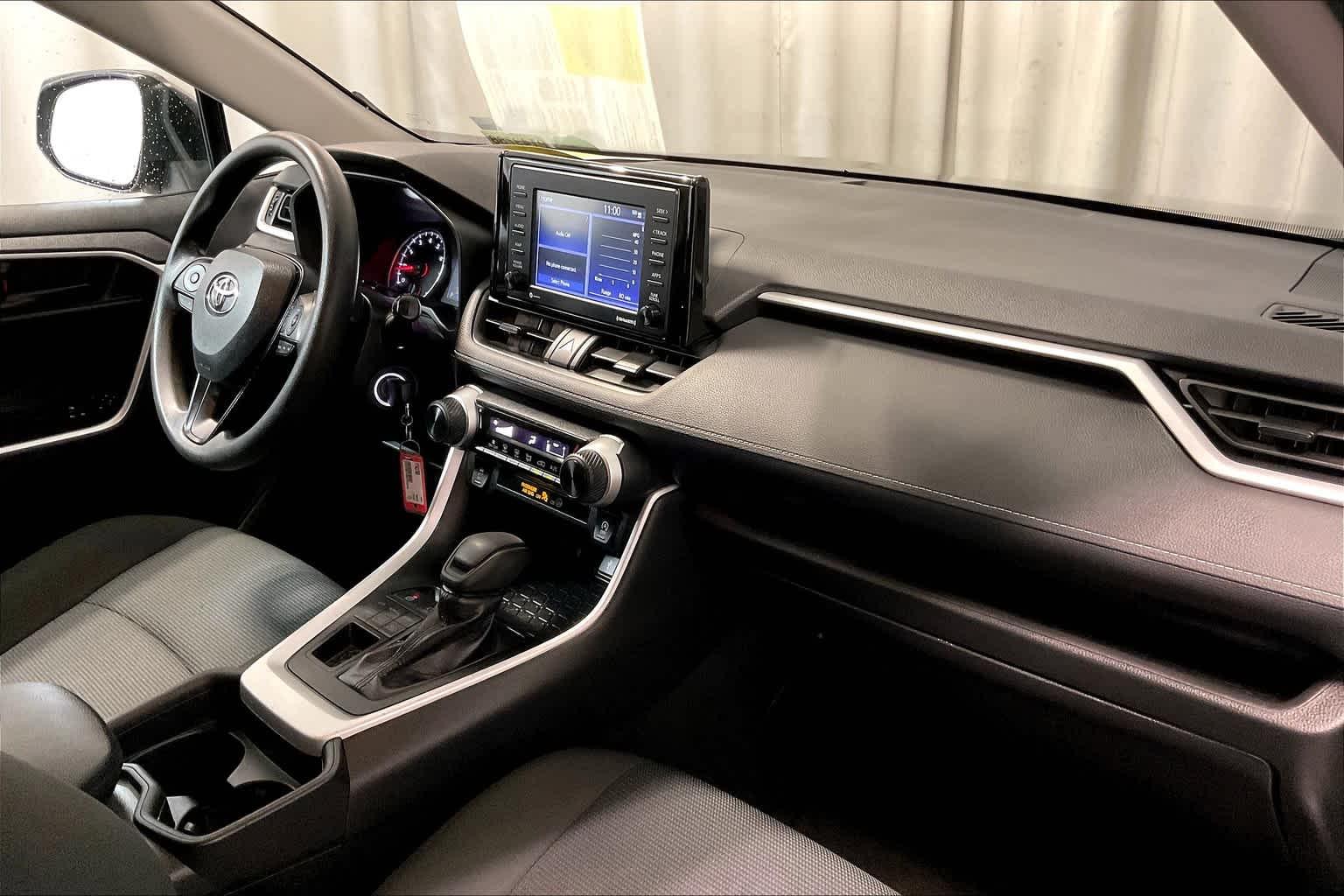 2021 Toyota RAV4 LE - Photo 14