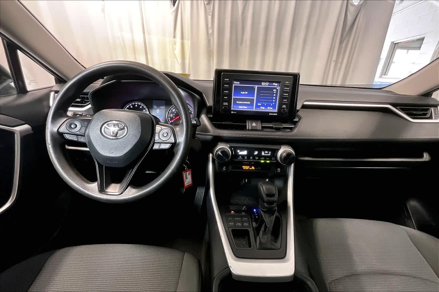 2021 Toyota RAV4 LE - Photo 21