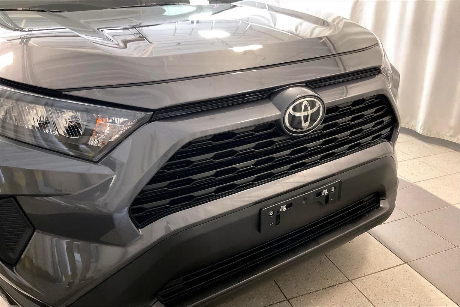 2021 Toyota RAV4 LE - Photo 31