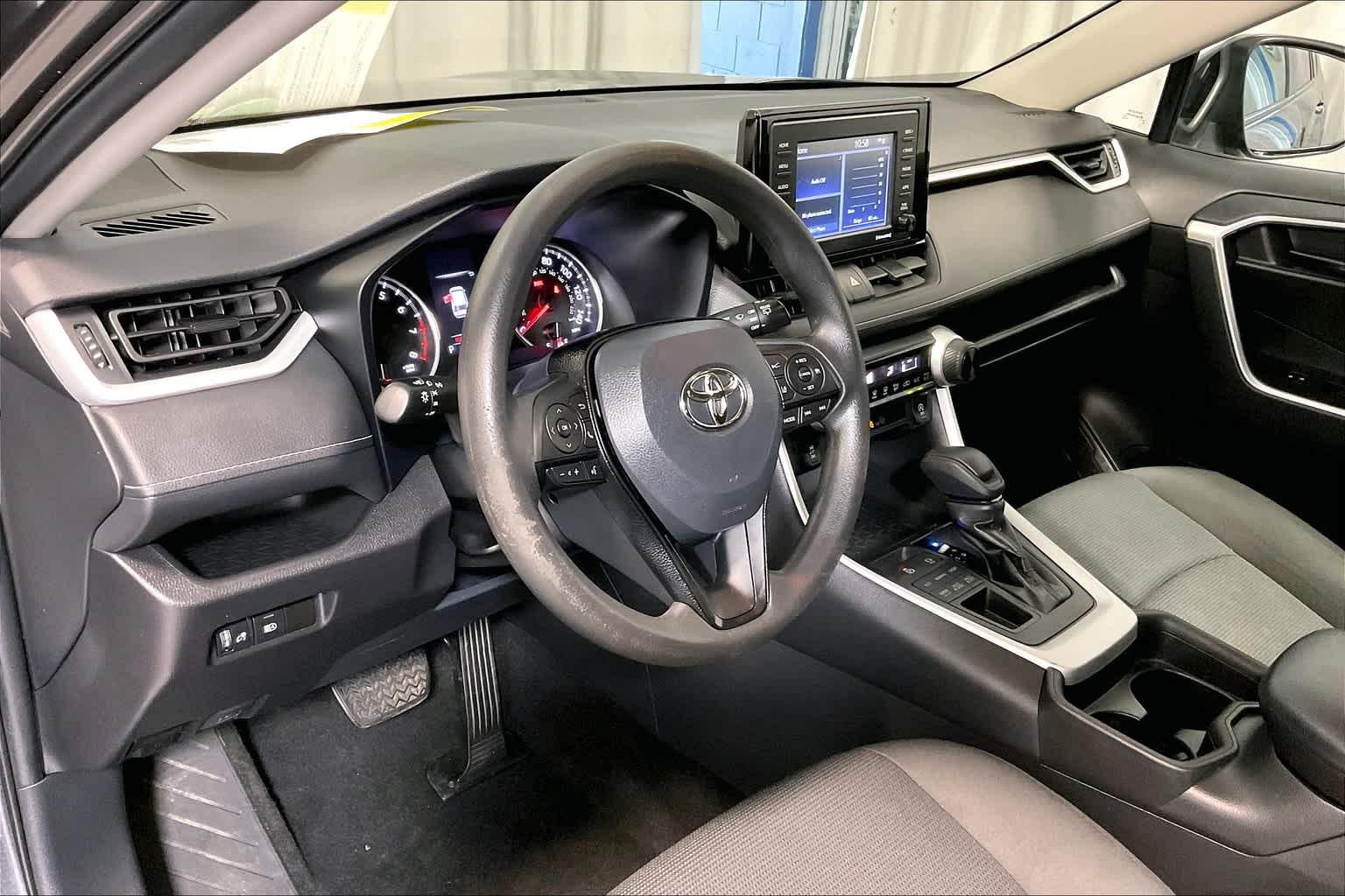 2021 Toyota RAV4 LE - Photo 8