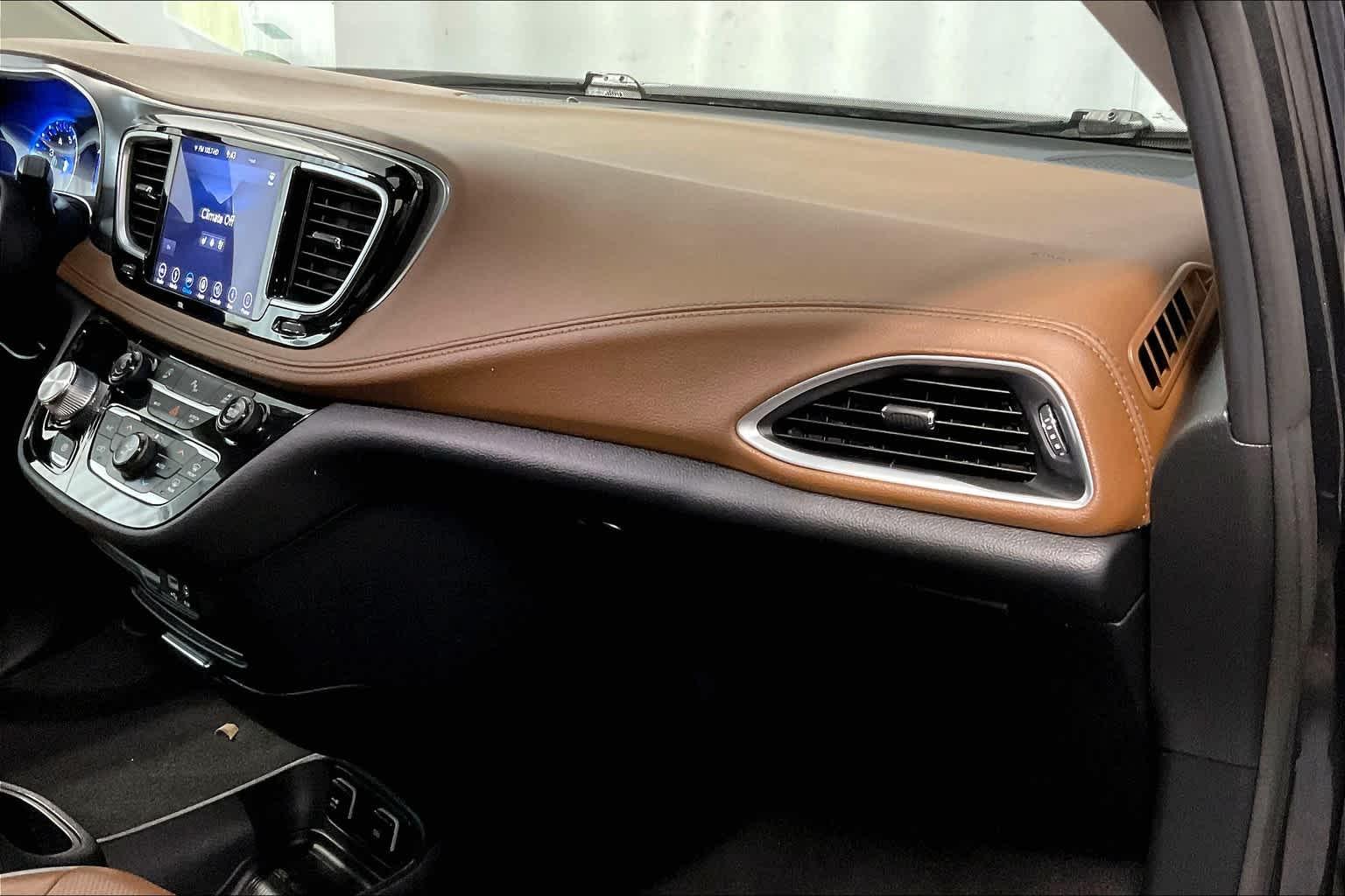 2019 Chrysler Pacifica Limited - Photo 13