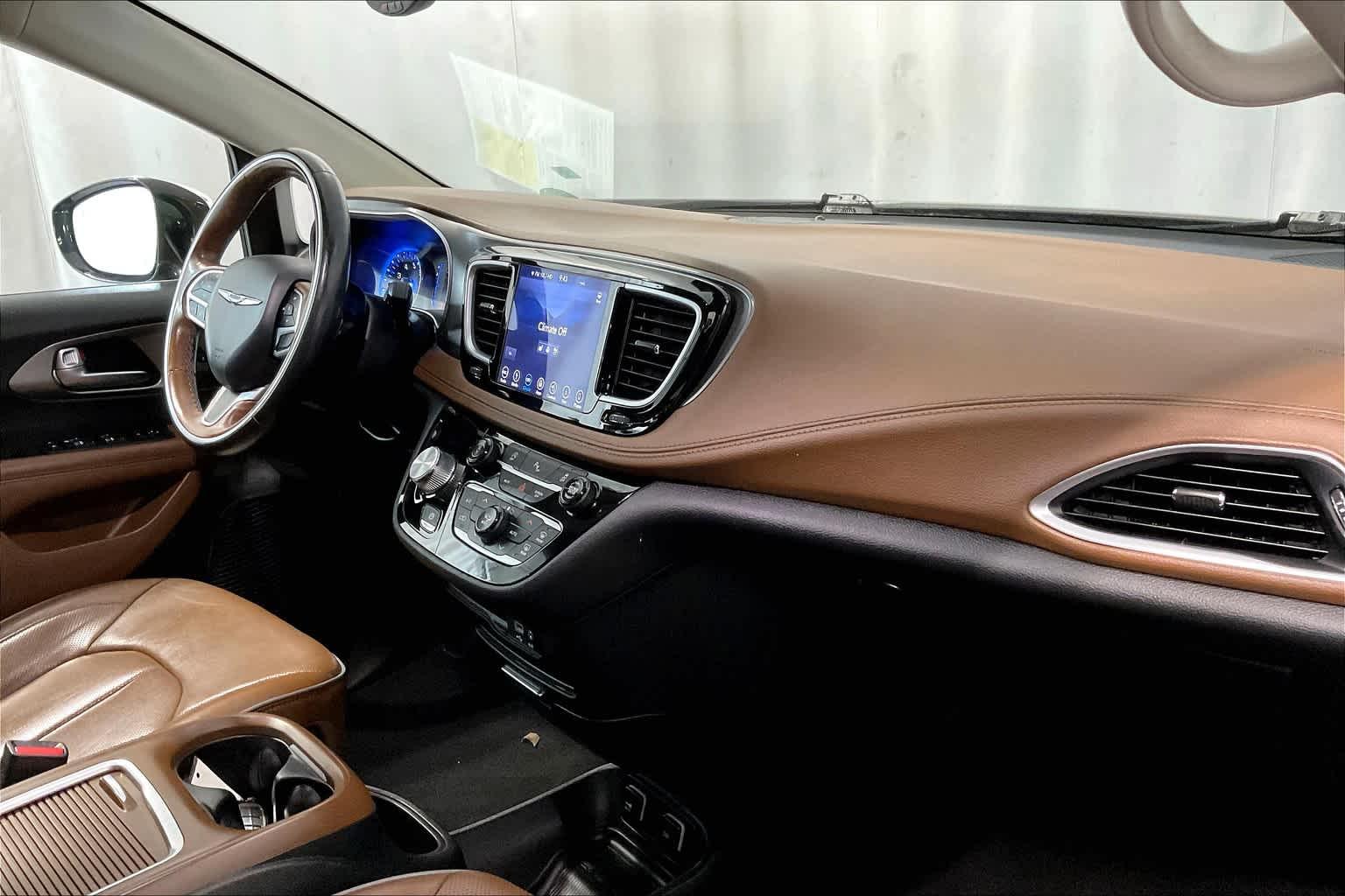 2019 Chrysler Pacifica Limited - Photo 14