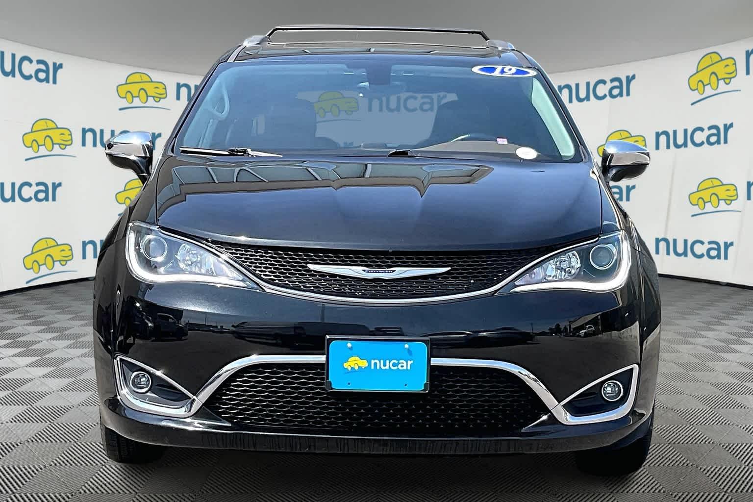 2019 Chrysler Pacifica Limited - Photo 2