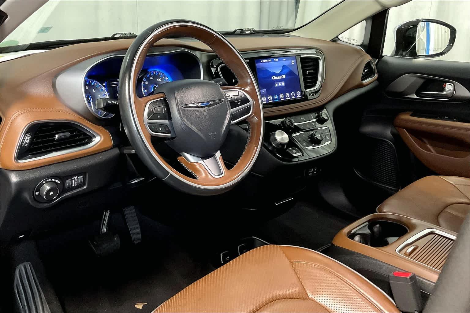 2019 Chrysler Pacifica Limited - Photo 8