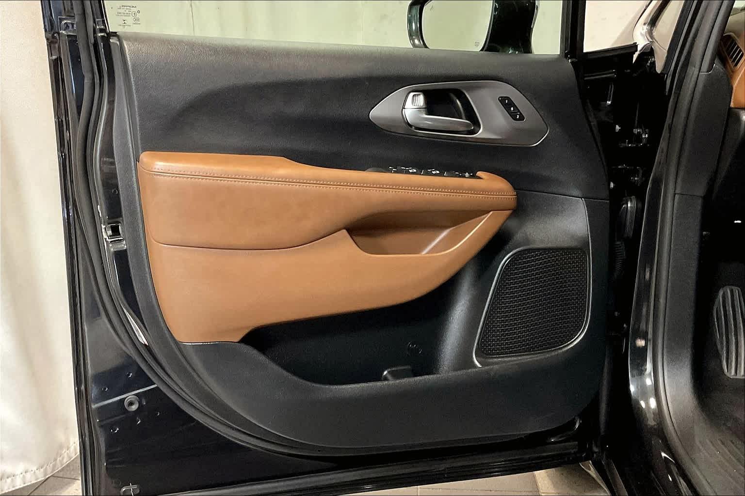 2019 Chrysler Pacifica Limited - Photo 9