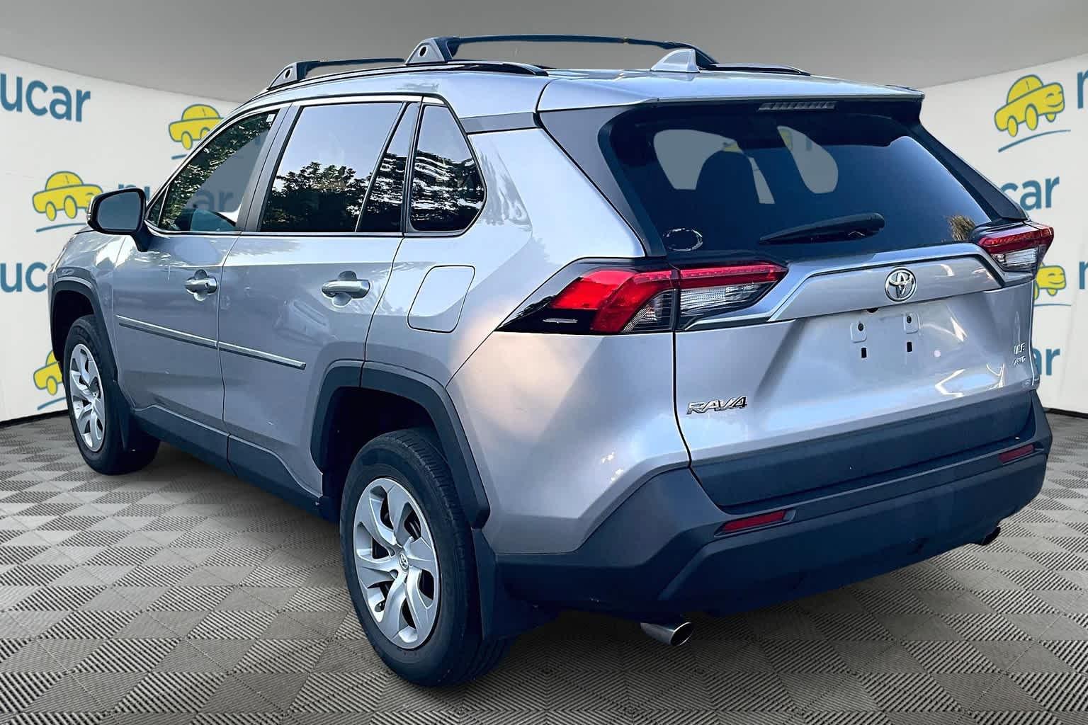 2020 Toyota RAV4 LE - Photo 2