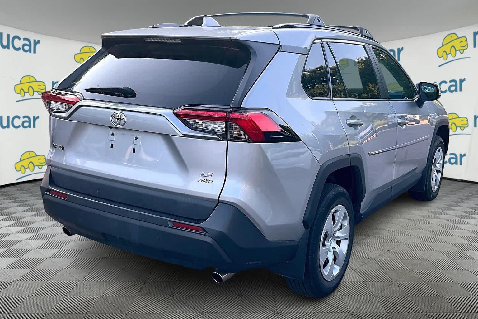 2020 Toyota RAV4 LE - Photo 4