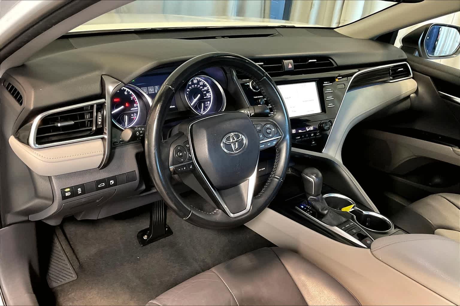 2018 Toyota Camry XLE - Photo 8