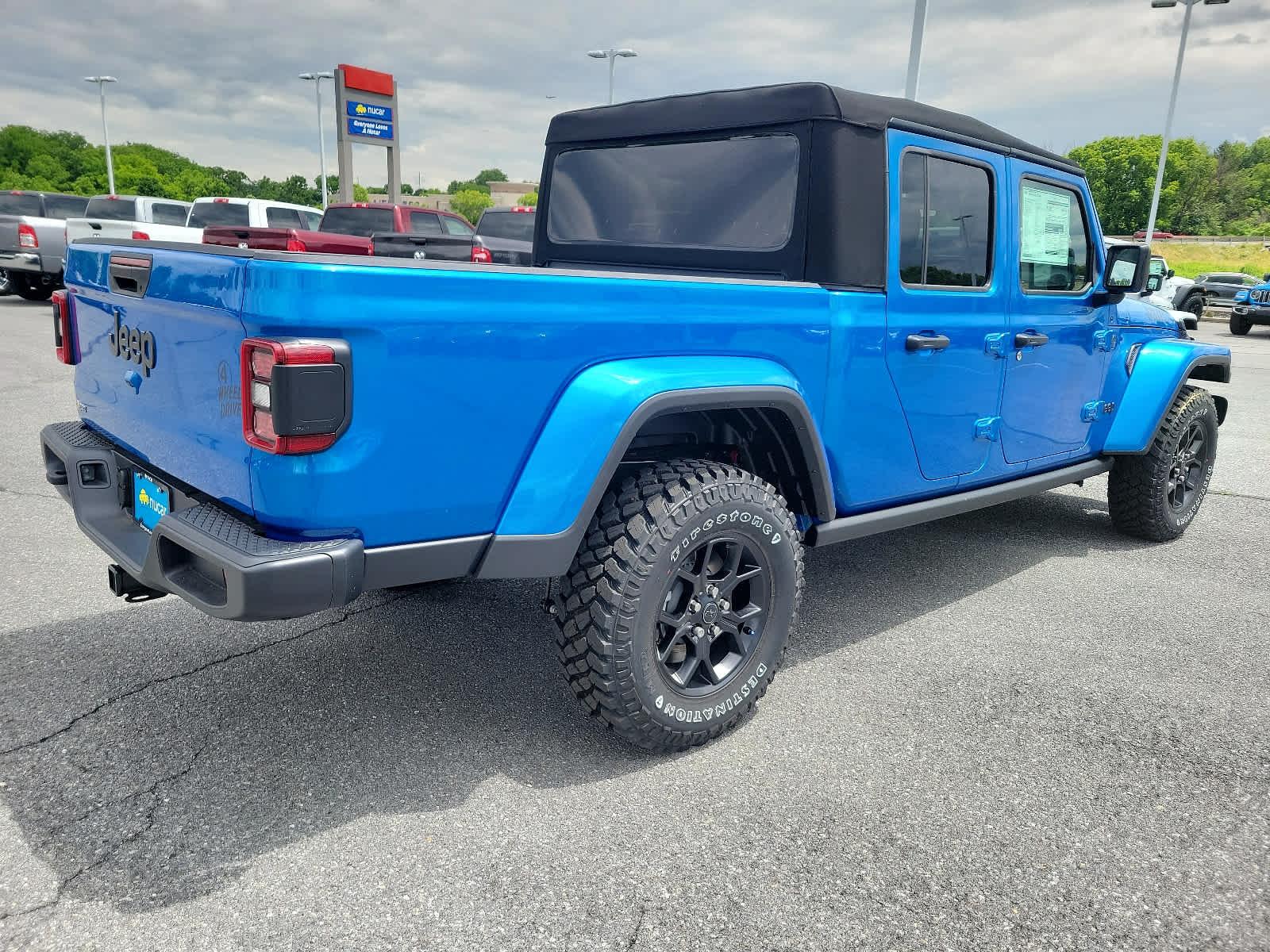 2024 Jeep Gladiator Willys 4x4 - Photo 4