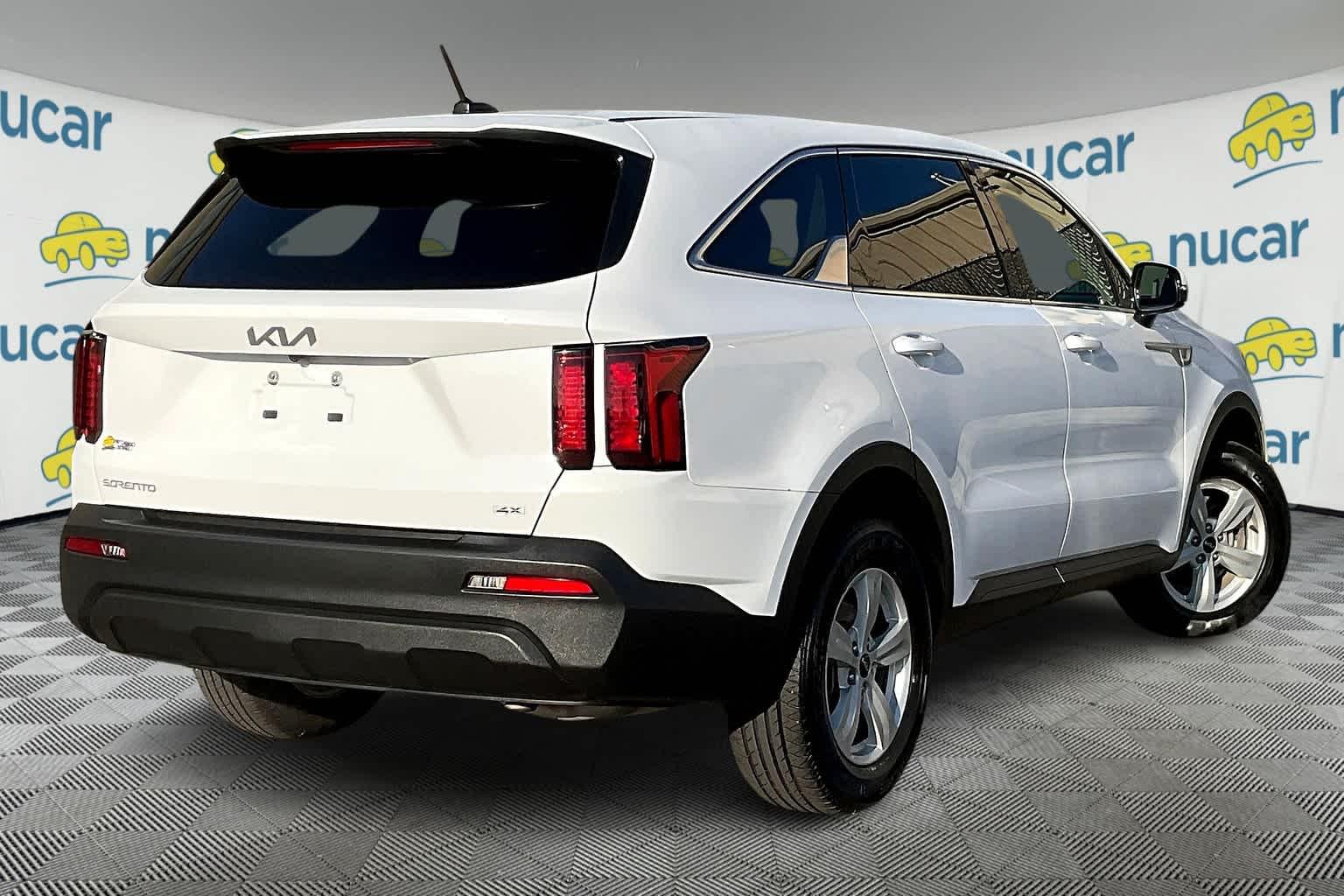 2023 Kia Sorento LX - Photo 6