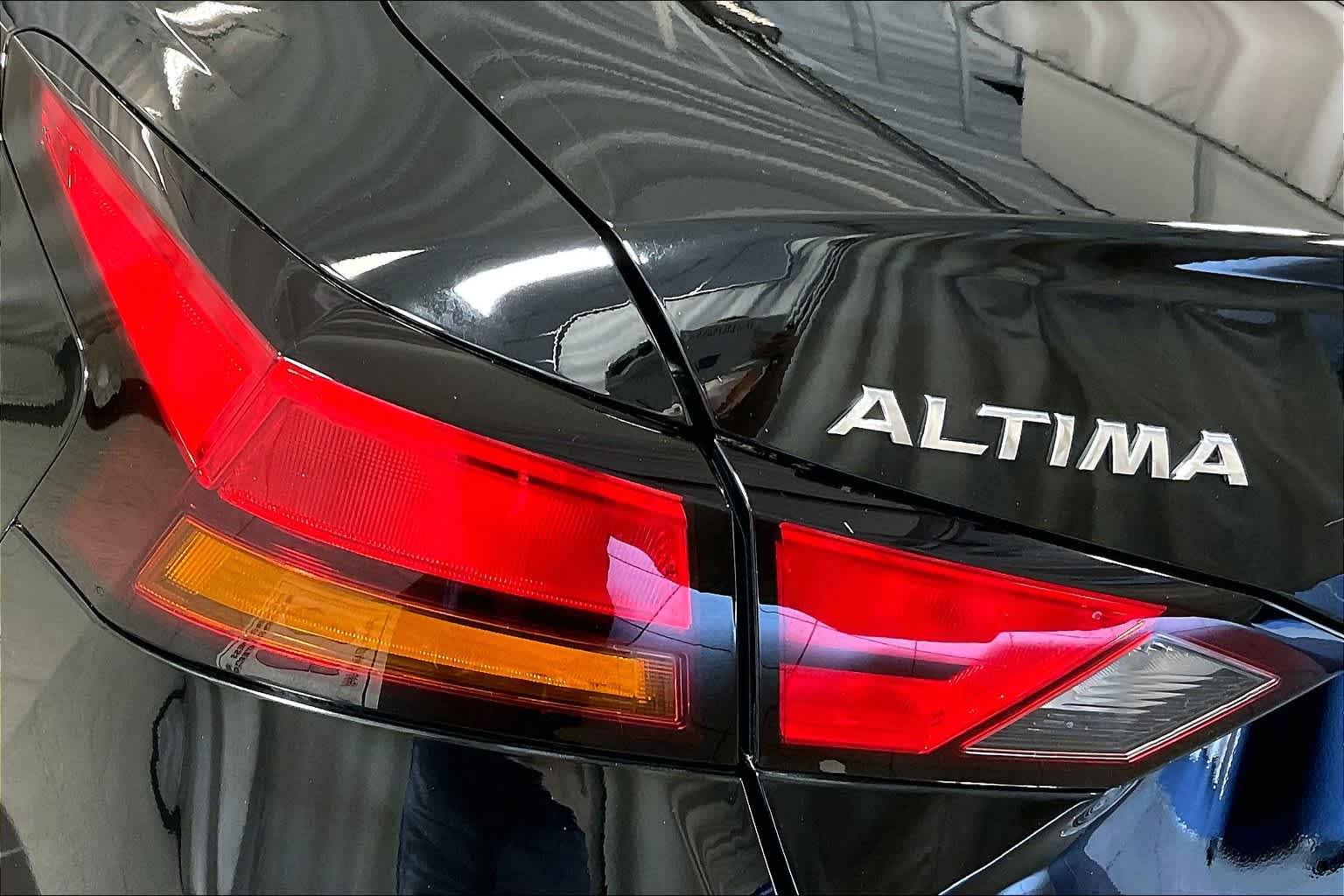 2021 Nissan Altima 2.5 SV - Photo 32