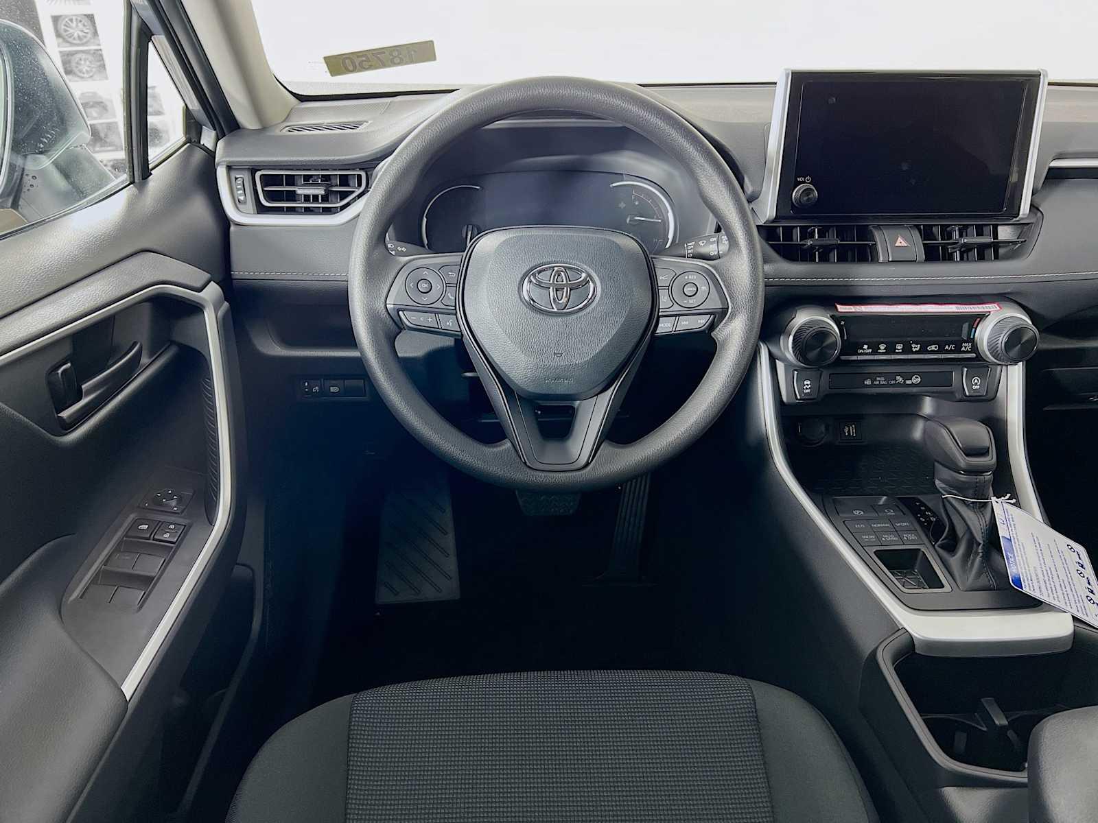 2024 Toyota RAV4 LE - Photo 15