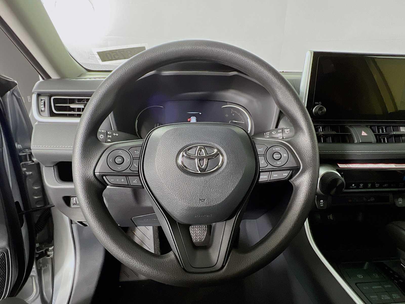 2024 Toyota RAV4 LE - Photo 7