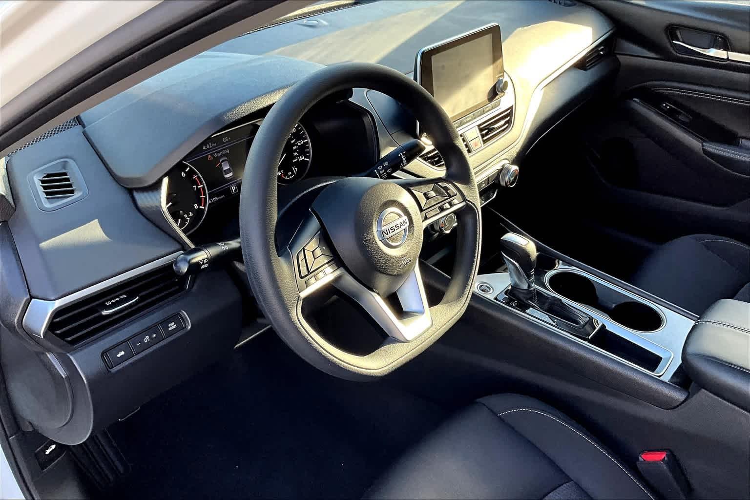 2021 Nissan Altima 2.5 SV - Photo 8