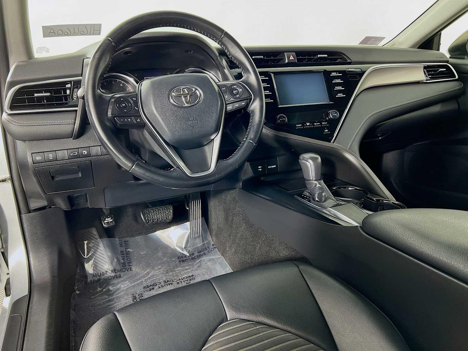 2018 Toyota Camry SE - Photo 9