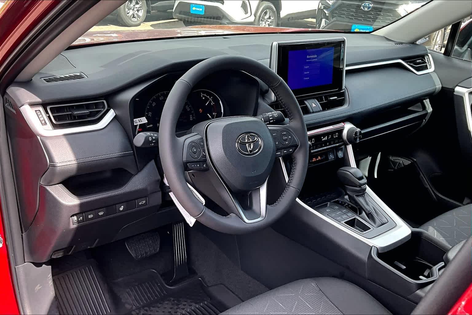 2024 Toyota RAV4 XLE - Photo 8