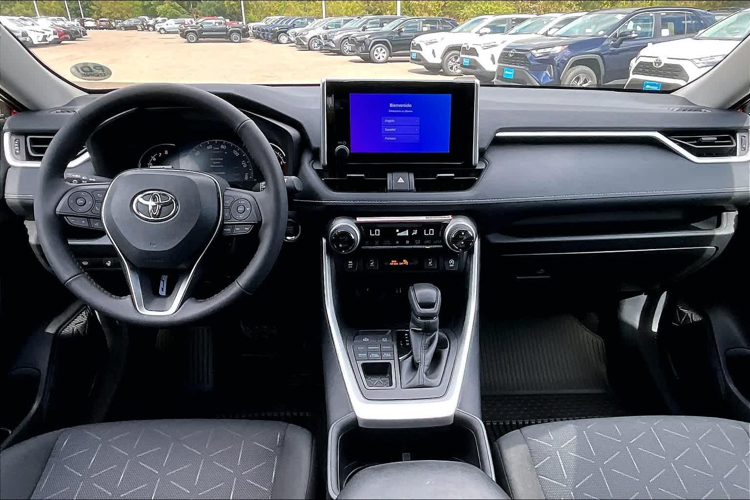 2024 Toyota RAV4 XLE - Photo 9