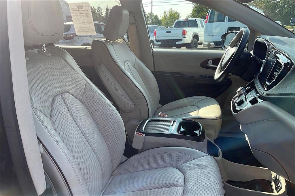 2019 Chrysler Pacifica Limited - Photo 11