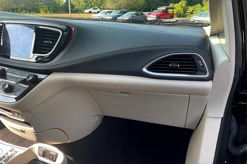 2019 Chrysler Pacifica Limited - Photo 13