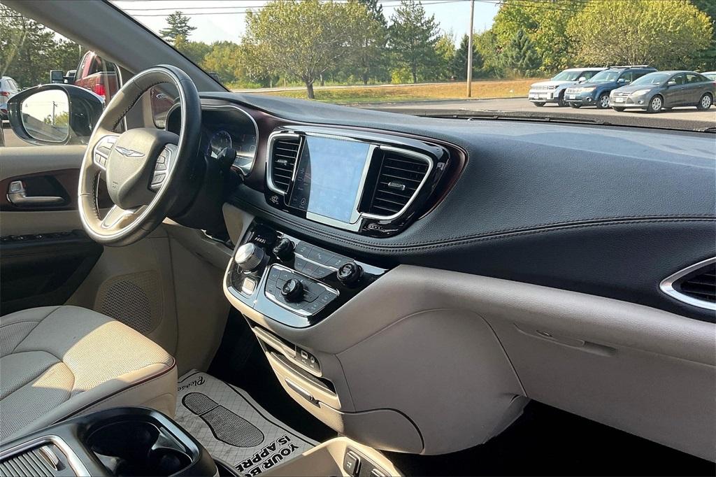 2019 Chrysler Pacifica Limited - Photo 14