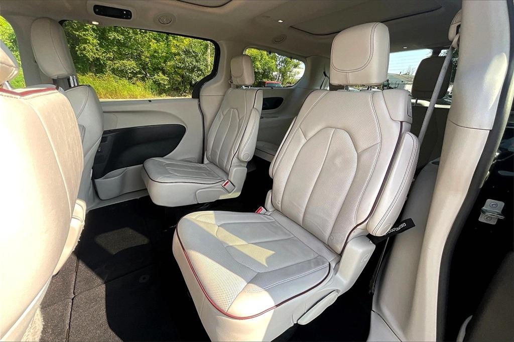 2019 Chrysler Pacifica Limited - Photo 15