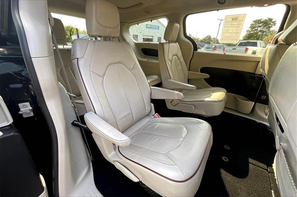 2019 Chrysler Pacifica Limited - Photo 16