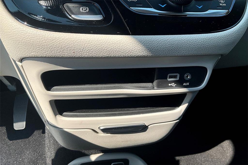 2019 Chrysler Pacifica Limited - Photo 27