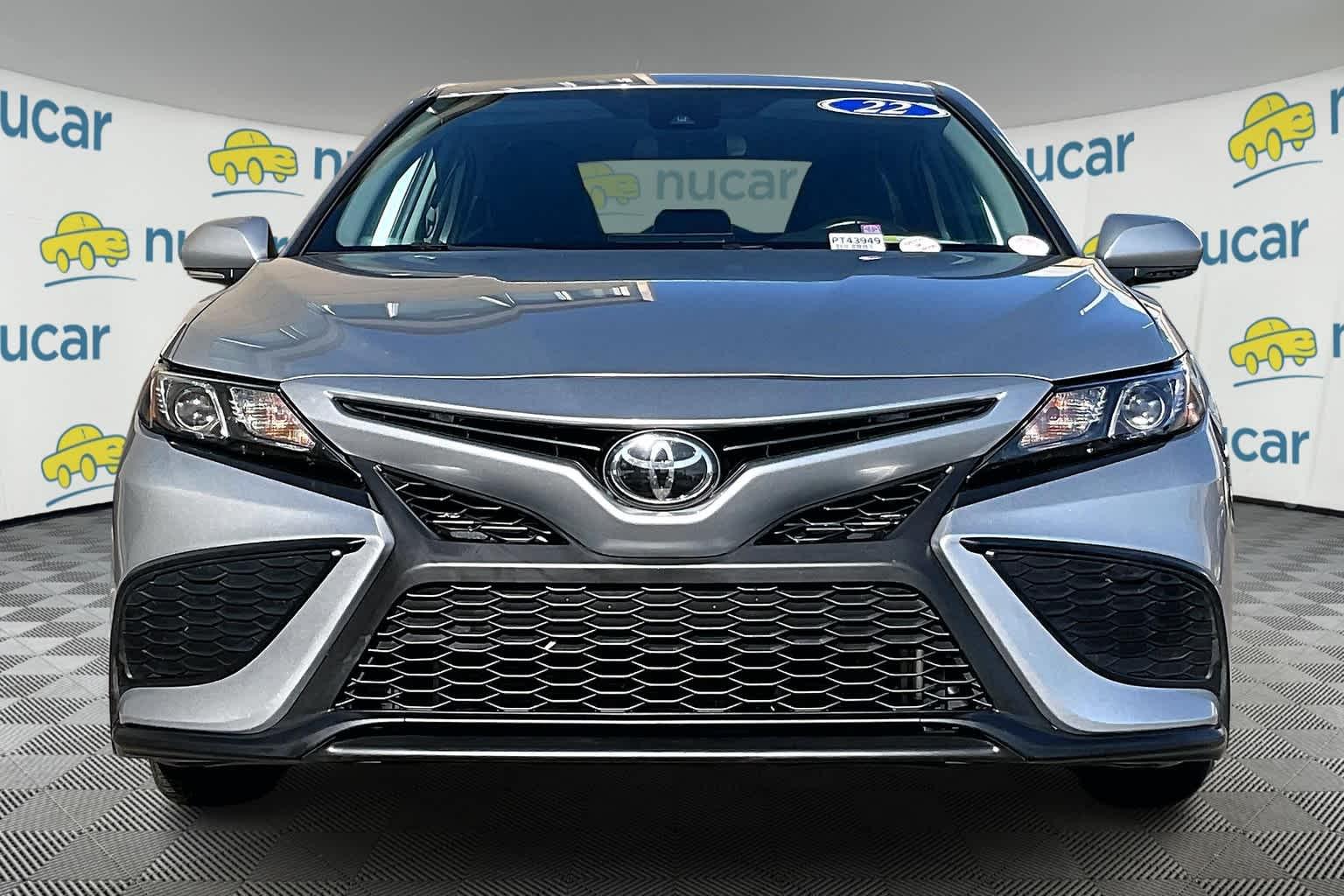 2022 Toyota Camry SE - Photo 2