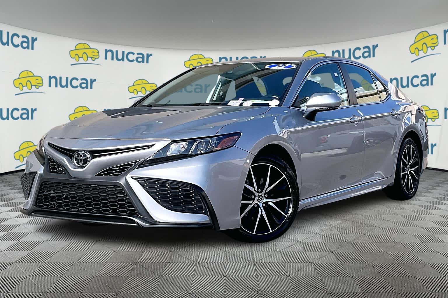 2022 Toyota Camry SE - Photo 3