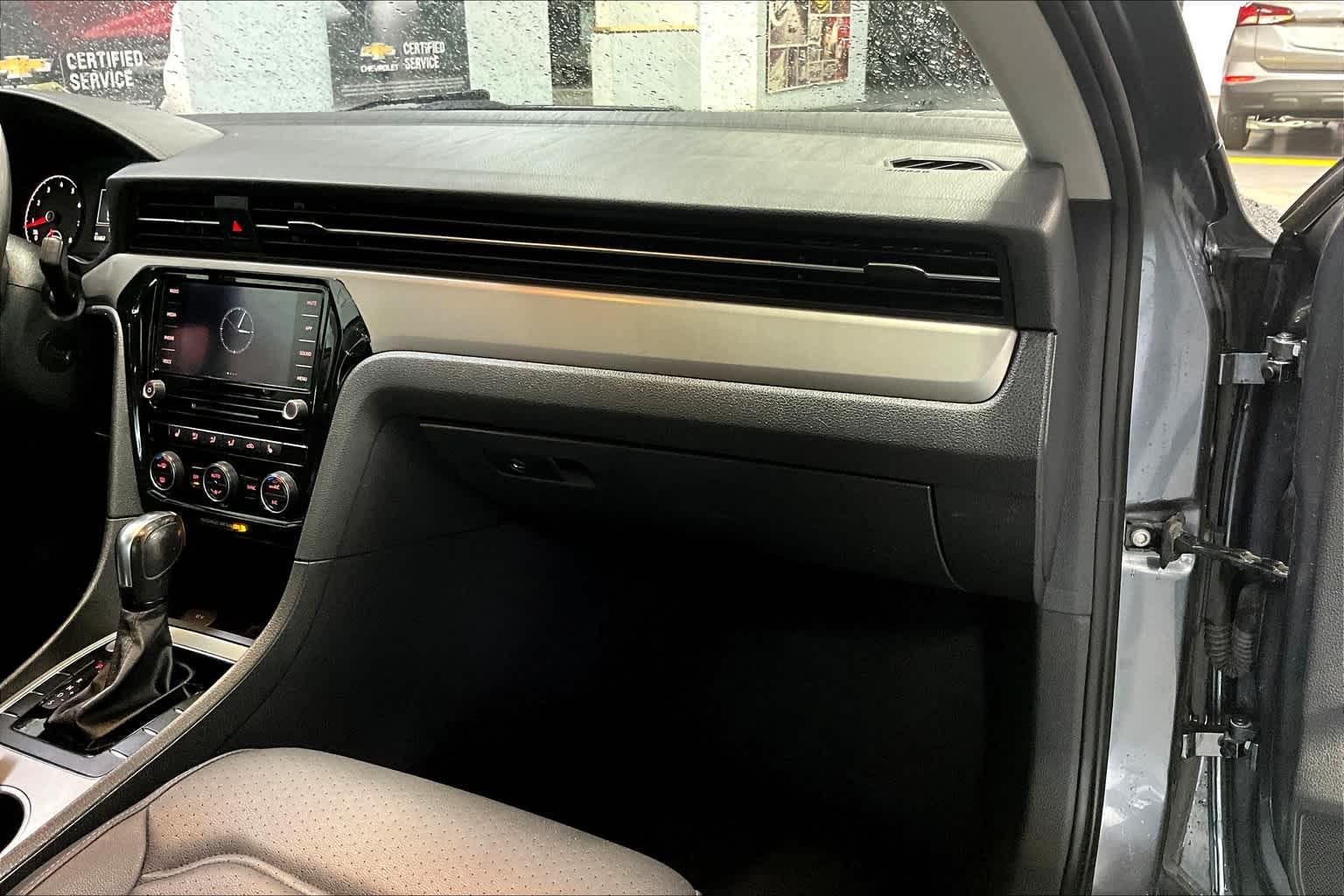 2022 Volkswagen Passat 2.0T SE - Photo 13