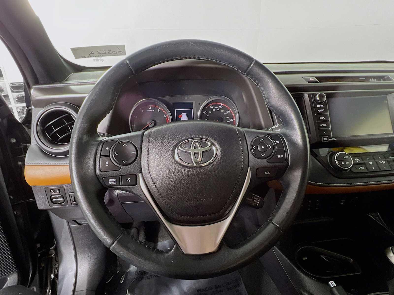 2017 Toyota RAV4 SE - Photo 11