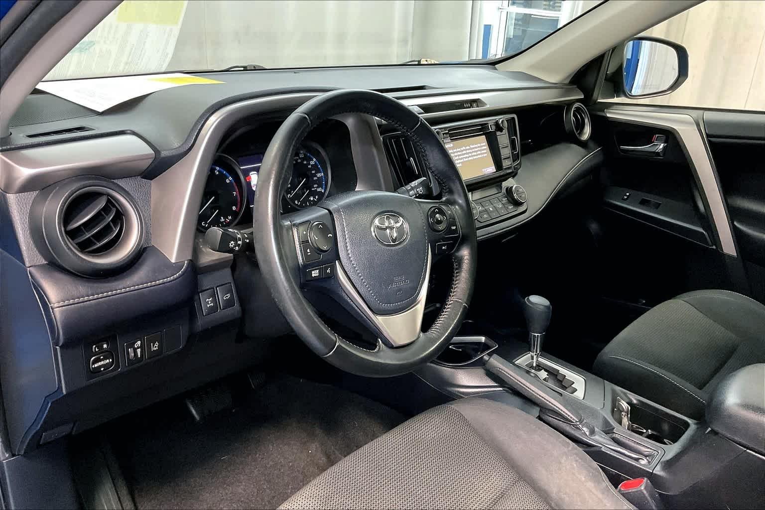 2018 Toyota RAV4 XLE - Photo 8