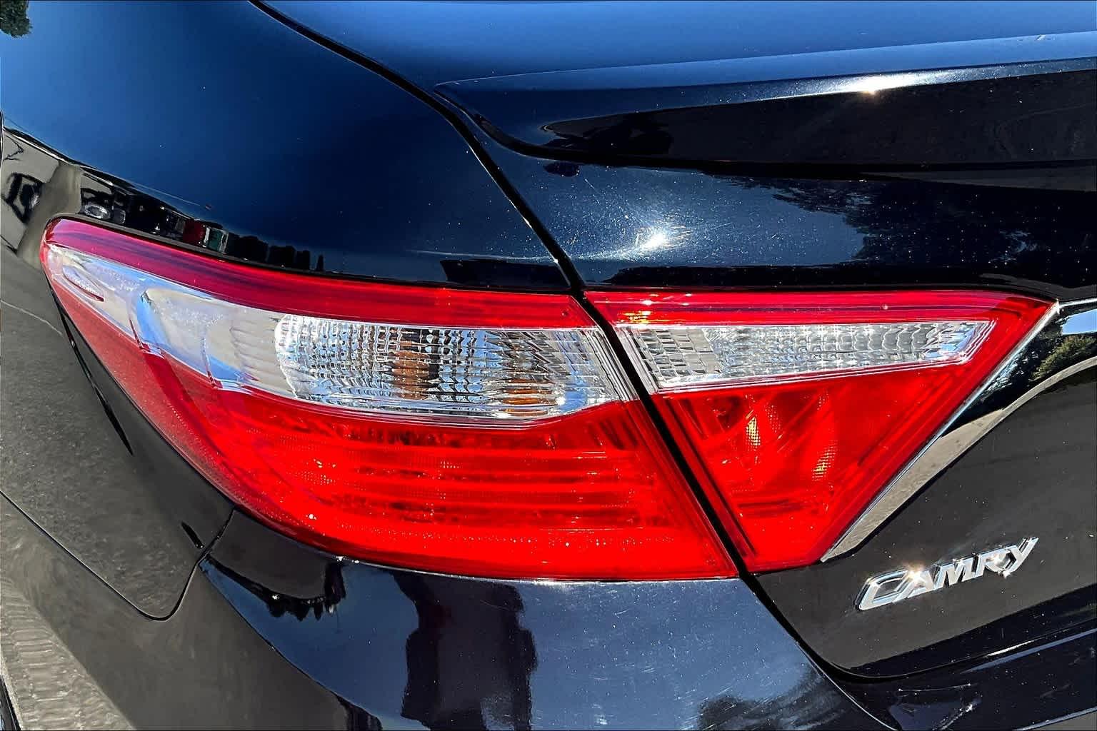 2015 Toyota Camry SE - Photo 33