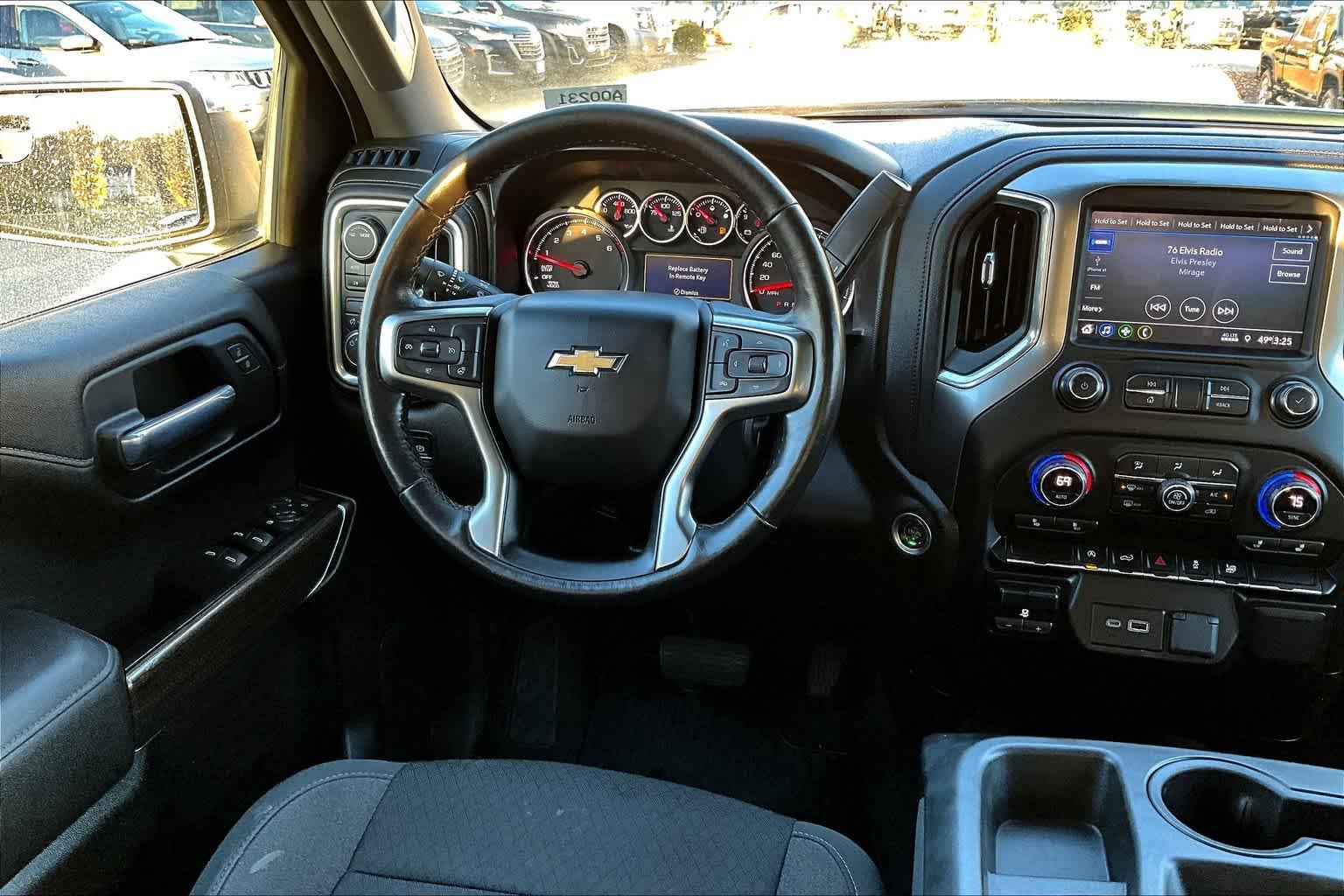 2021 Chevrolet Silverado 1500 LT 4WD Crew Cab 147 - Photo 17