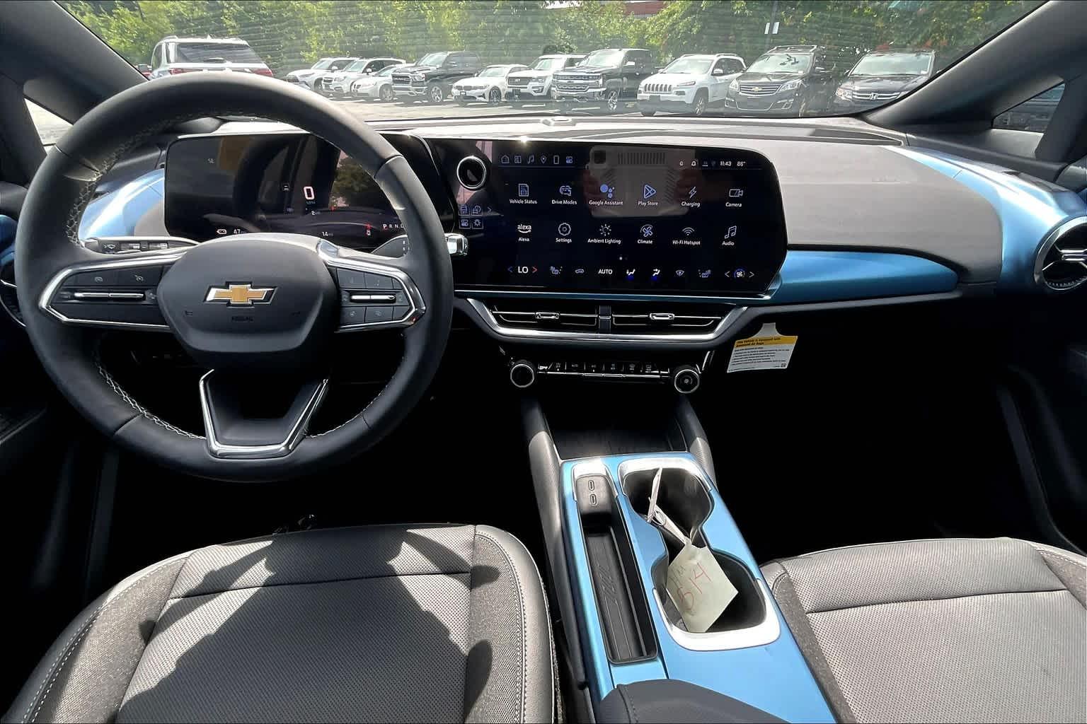 2024 Chevrolet Equinox EV LT - Photo 11