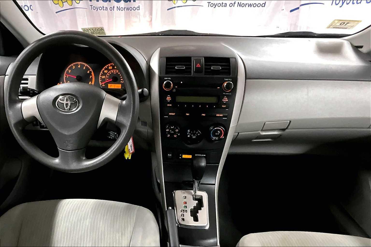 2010 Toyota Corolla LE - Photo 20