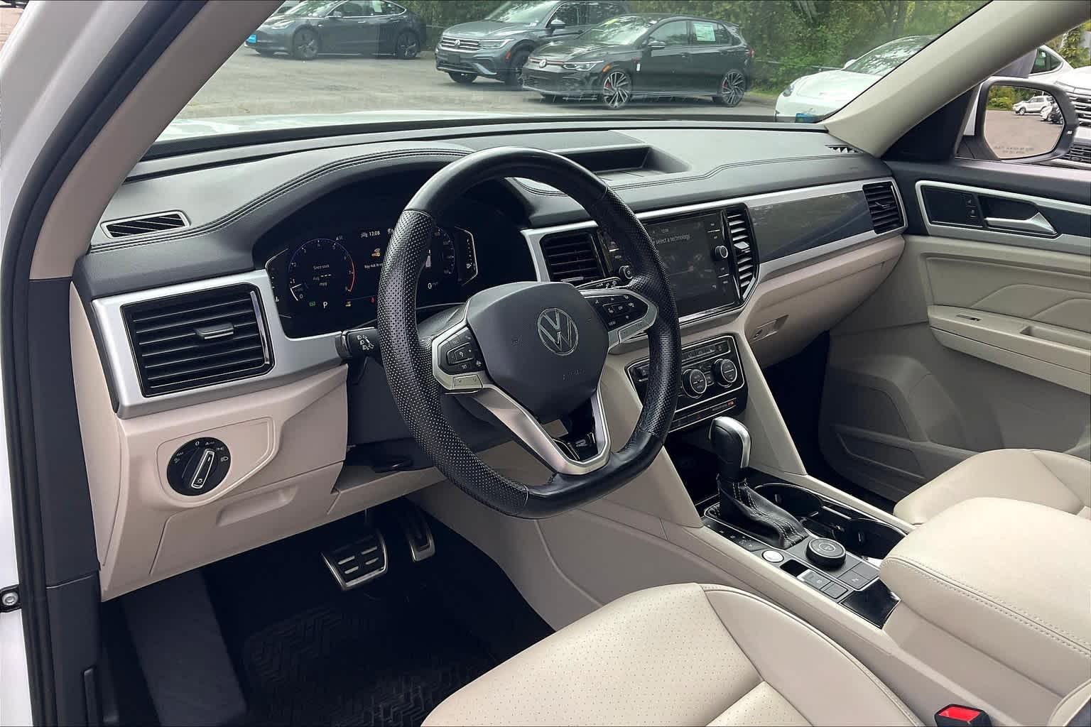 2021 Volkswagen Atlas 3.6L V6 SEL R-Line - Photo 8