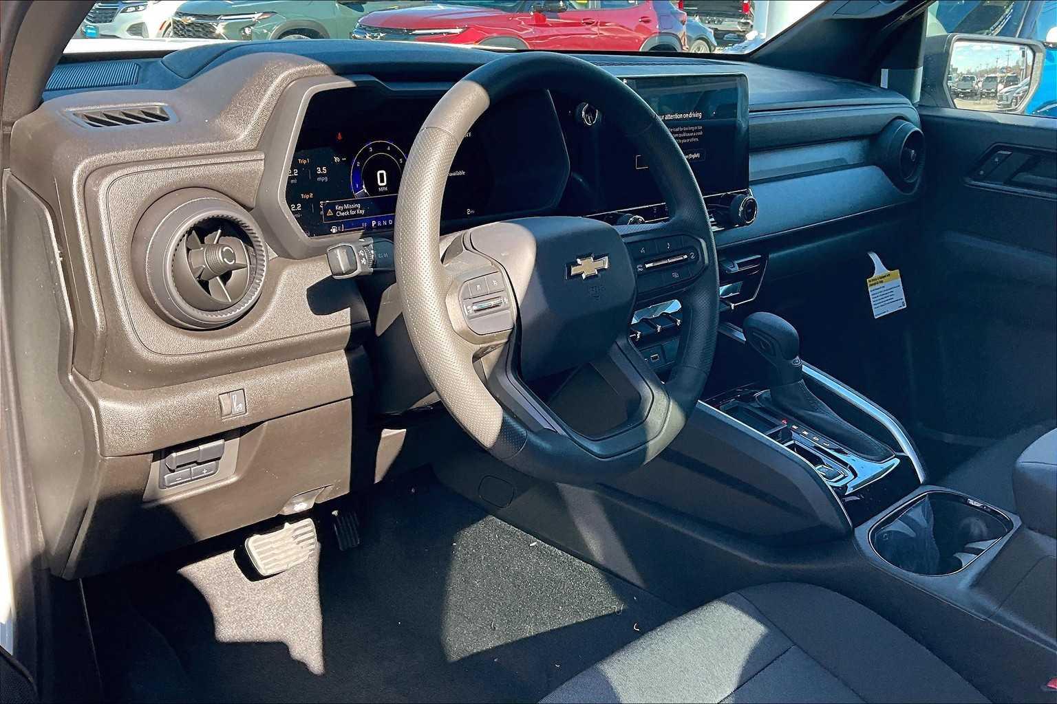 2025 Chevrolet Colorado 2WD Work Truck - Photo 9