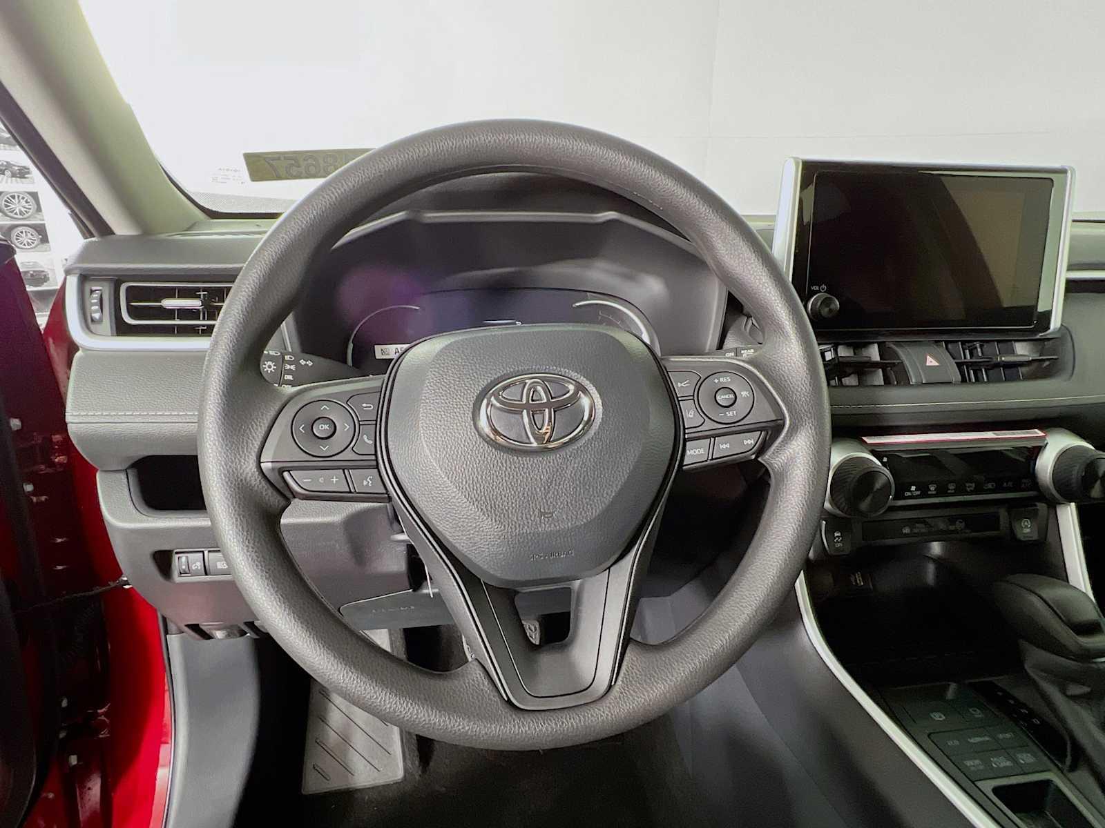 2024 Toyota RAV4 LE - Photo 8