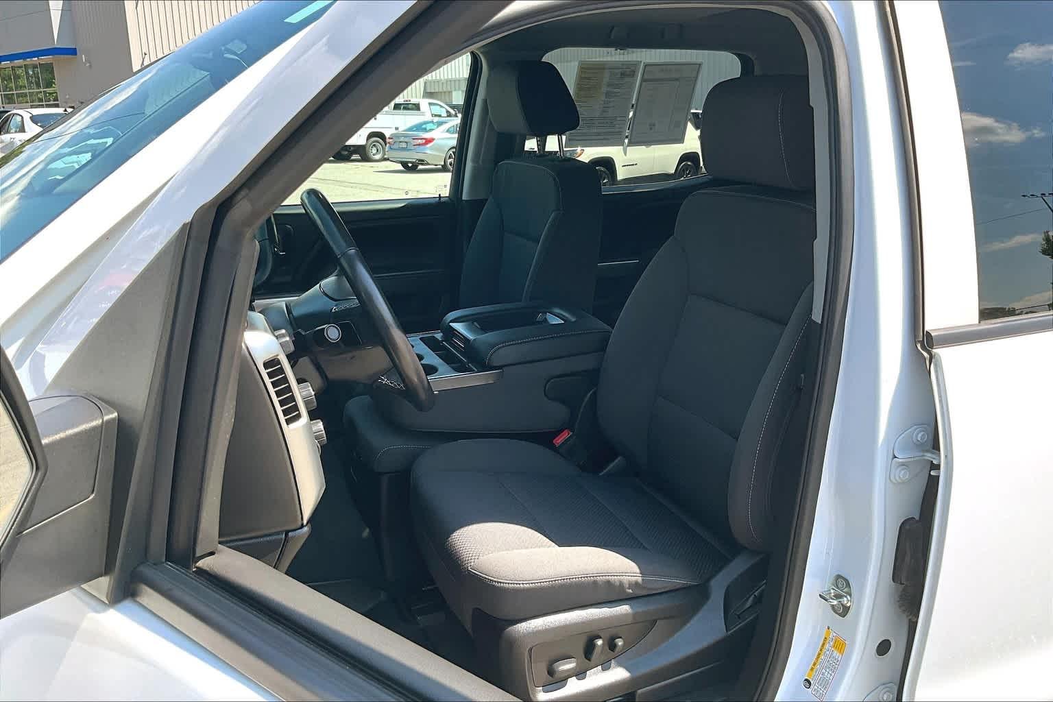 2018 Chevrolet Silverado 1500 LT 4WD Crew Cab 143.5 - Photo 10