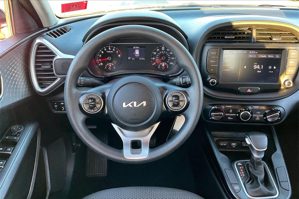 2022 Kia Soul LX - Photo 16