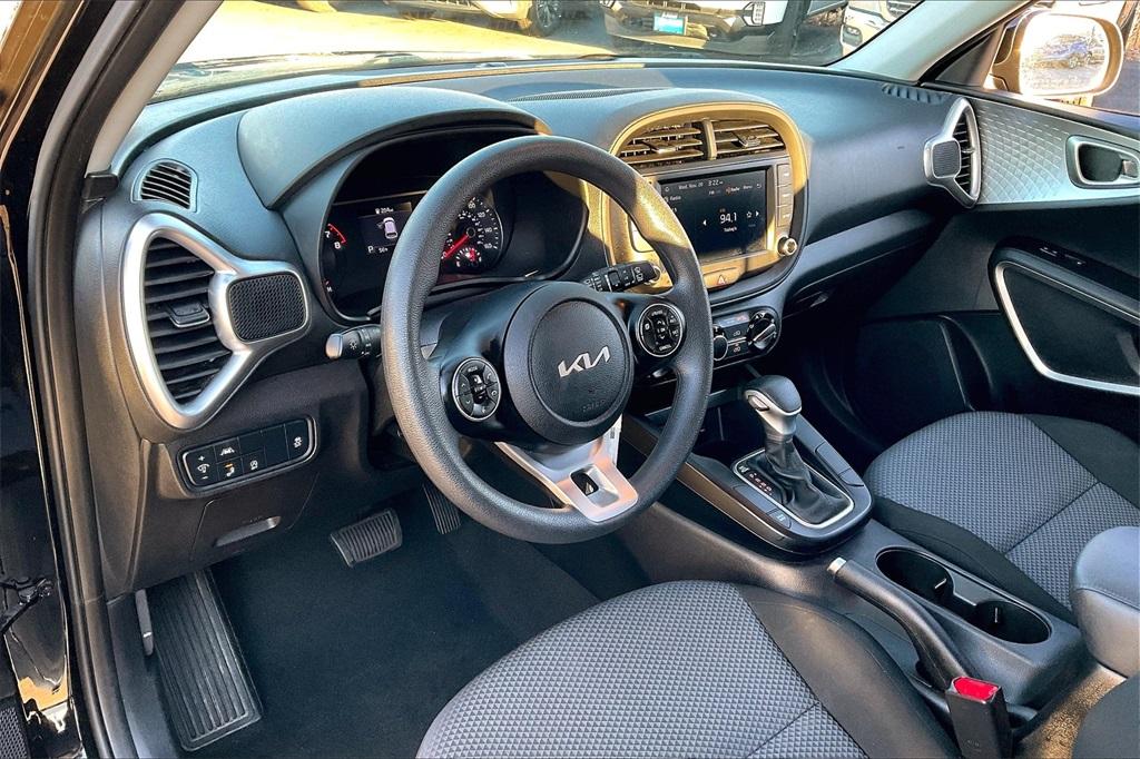 2022 Kia Soul LX - Photo 8