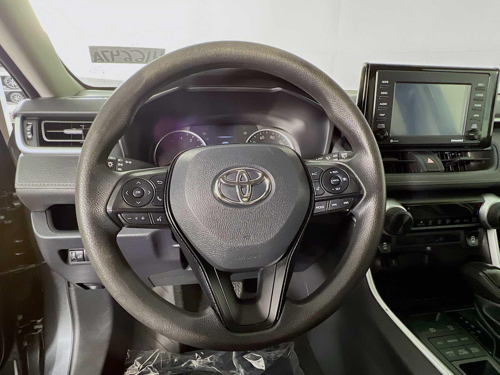 2021 Toyota RAV4 LE - Photo 11