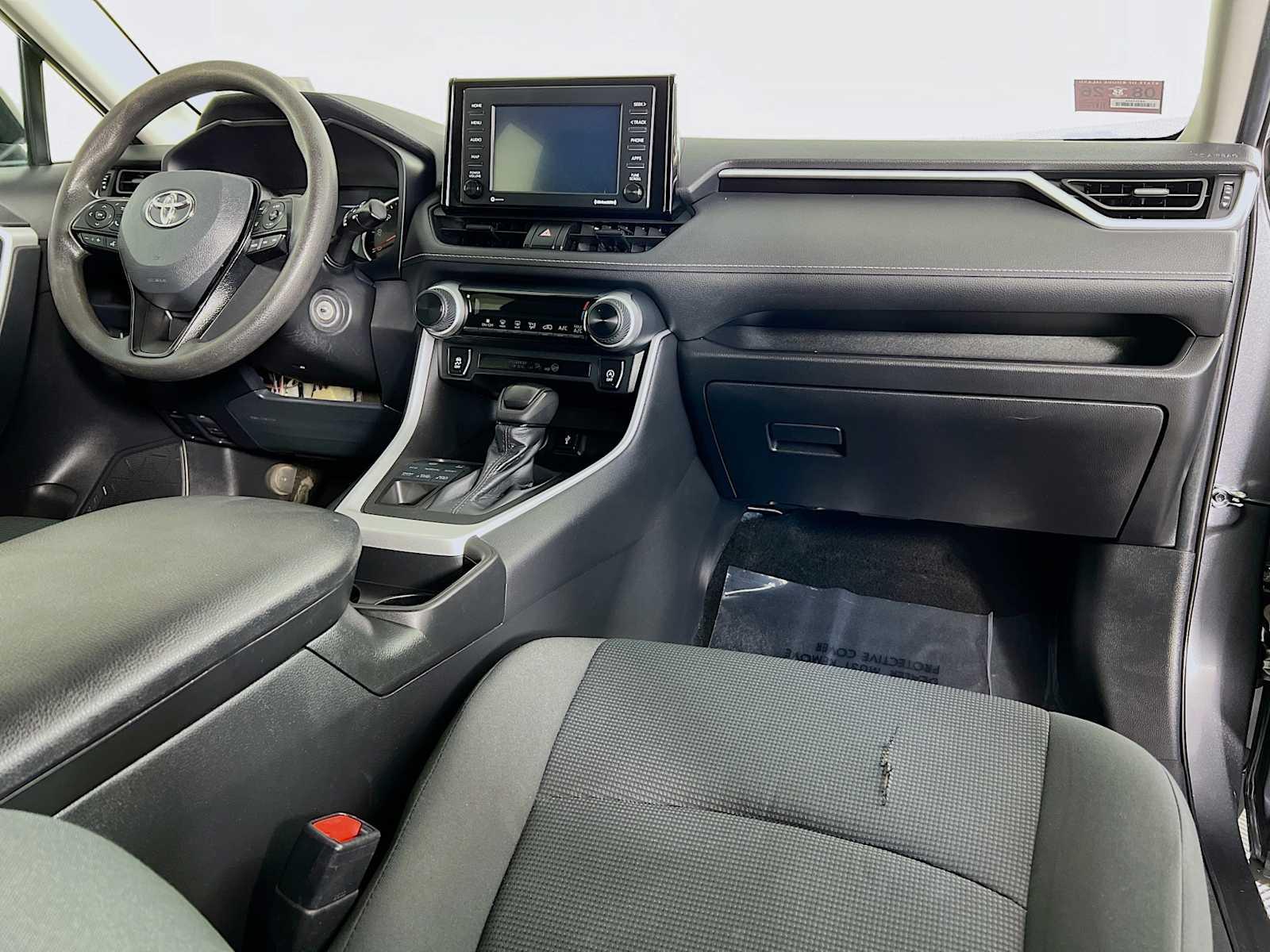 2021 Toyota RAV4 LE - Photo 27