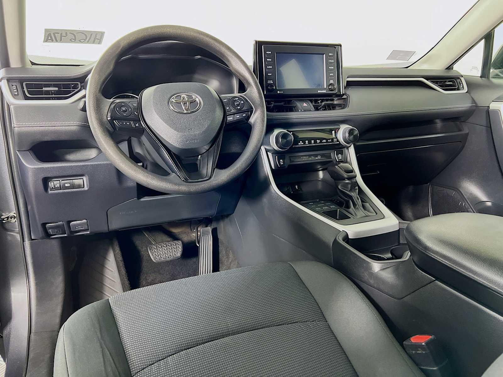 2021 Toyota RAV4 LE - Photo 9