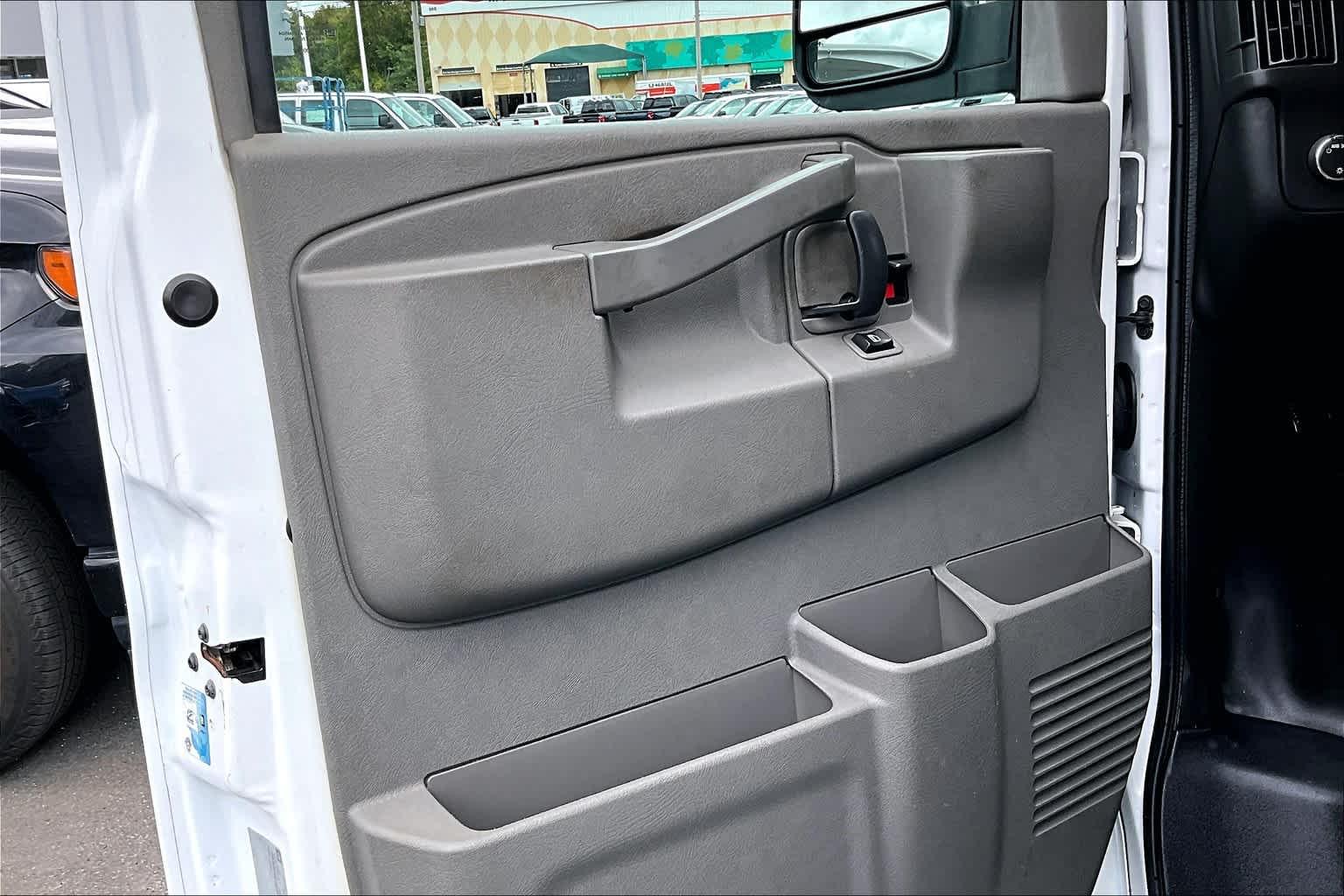 2016 Chevrolet Express CUTWAY 3500 Van 139 - Photo 9